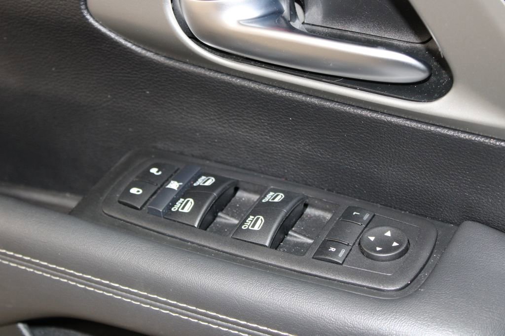 Used 2025 Chrysler Pacifica Select image 40