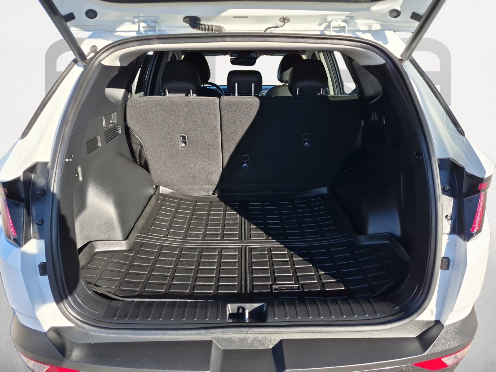 Used 2023 Hyundai Tucson Limited w/ Winter Package image 11