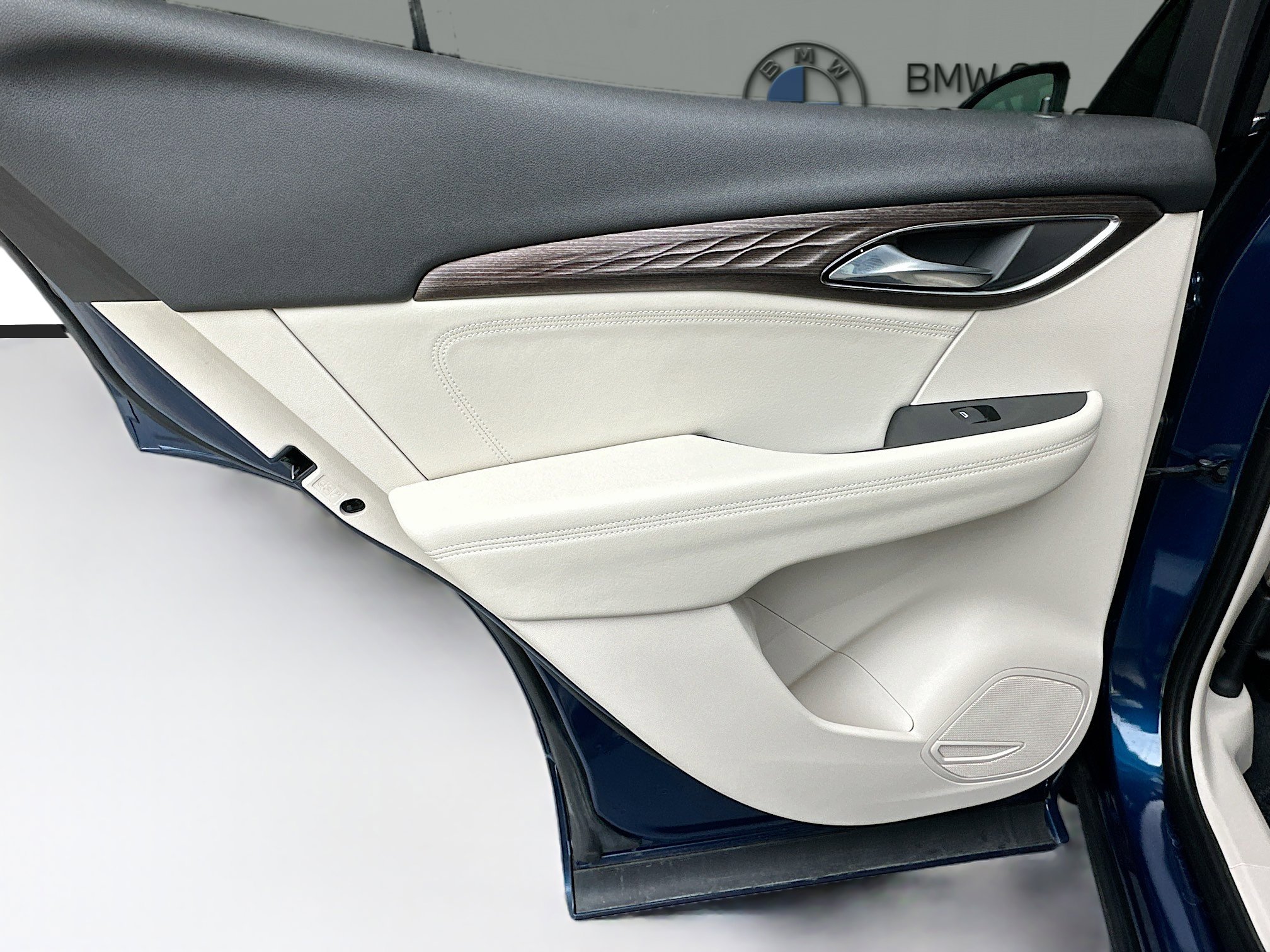 Used 2023 Buick Envision Avenir FWD image 23