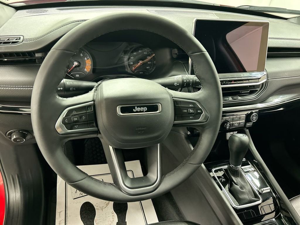 Used 2024 Jeep Compass Latitude w/ Convenience Group image 4