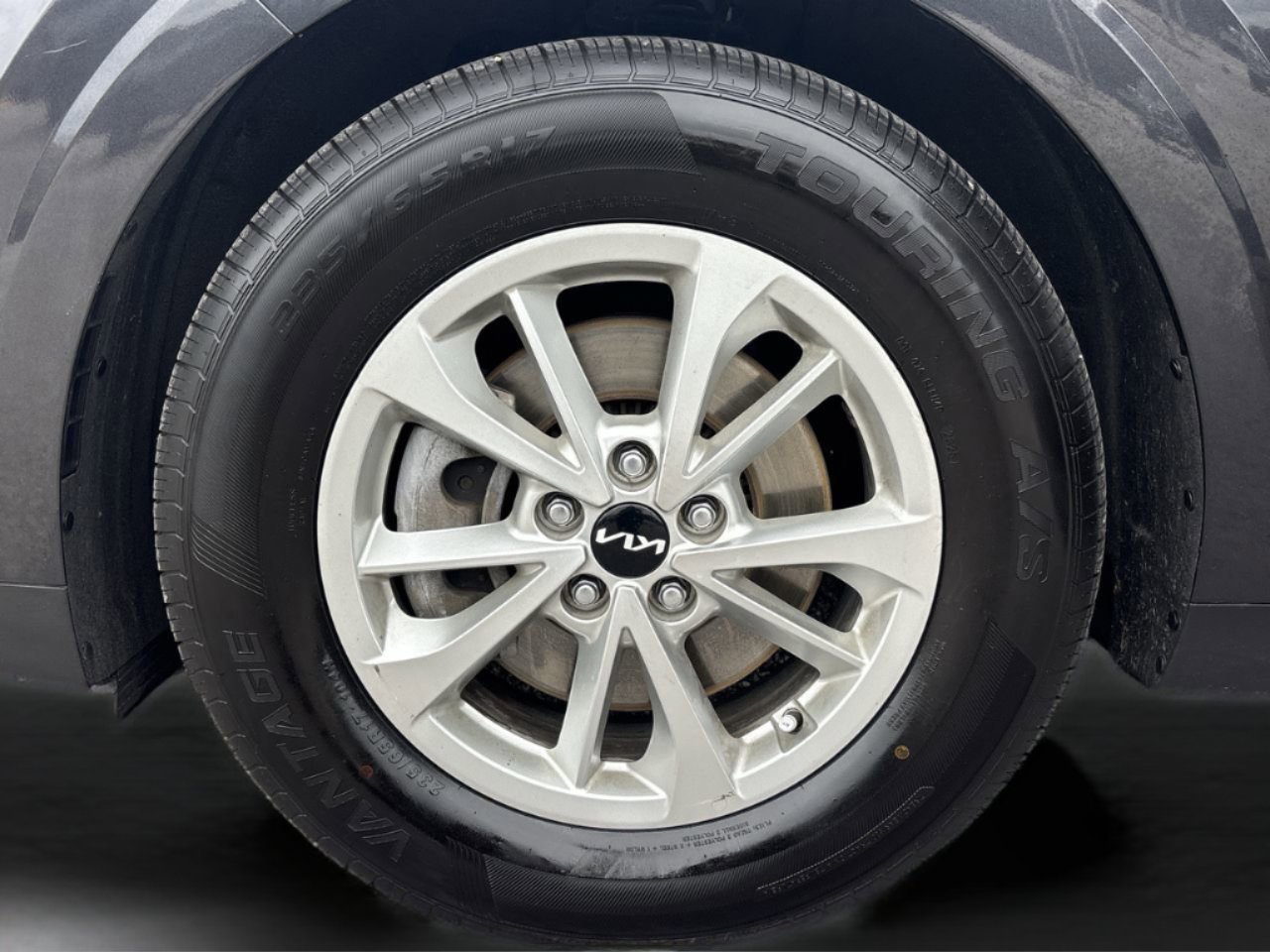 Used 2024 Kia Carnival LX image 33