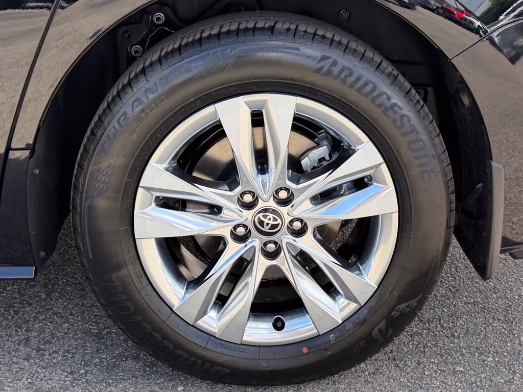 Used 2026 Toyota Sienna Limited FWD image 12