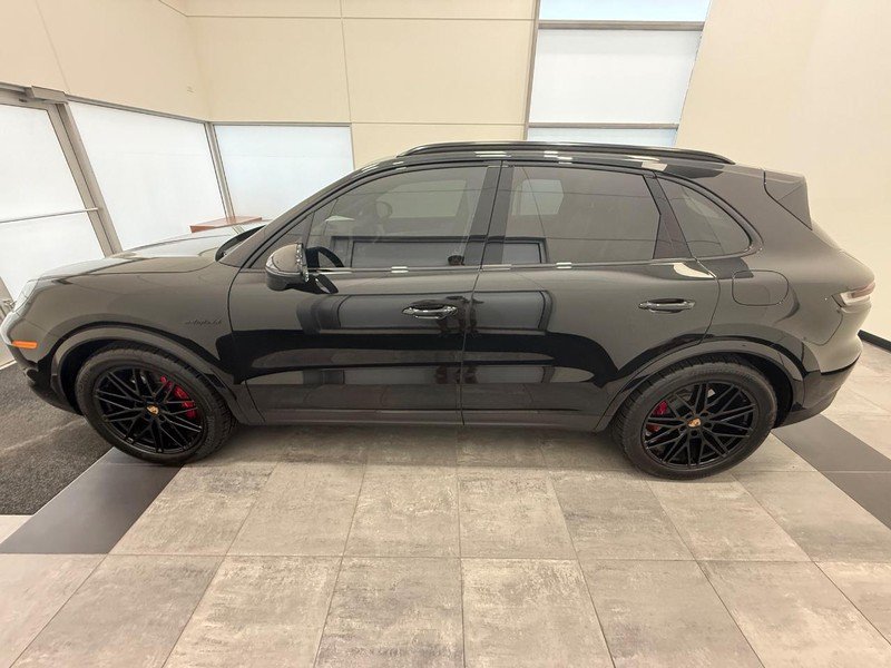 Certified 2025 Porsche Cayenne S AWD/4WD image 2