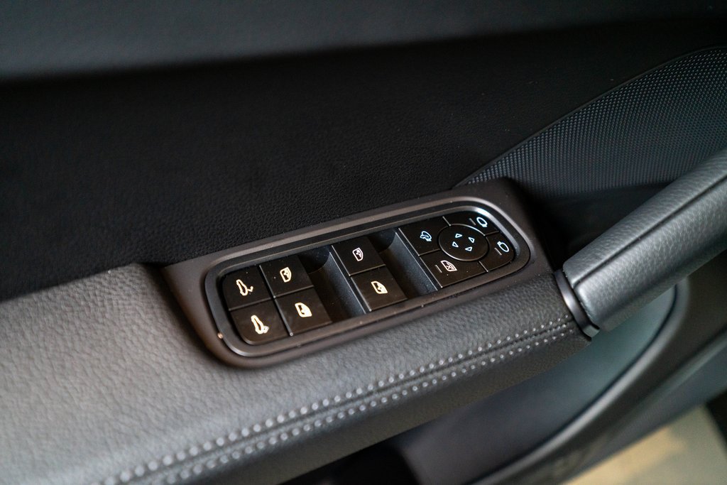 New 2025 Porsche Cayenne AWD/4WD image 18