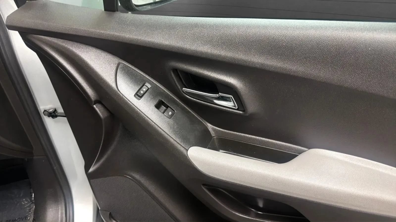 Used 2020 Chevrolet Trax LS w/ Tint and Cruise Package FWD image 17