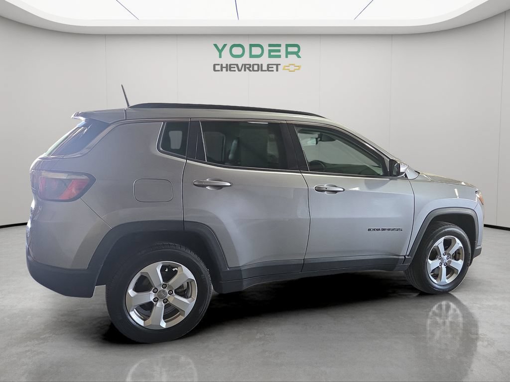 Used 2018 Jeep Compass Latitude w/ Cold Weather Group AWD/4WD image 5