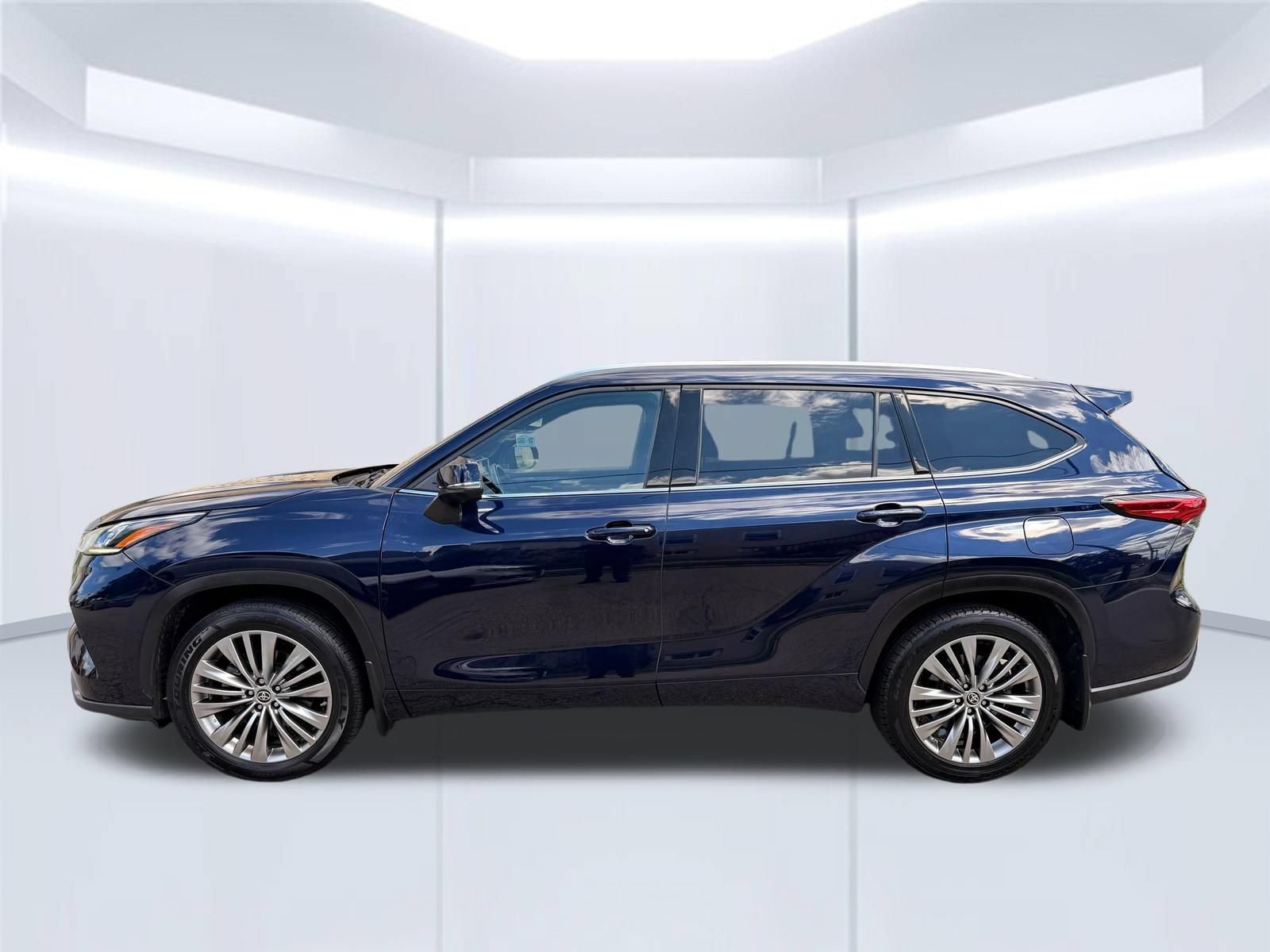 Used 2021 Toyota Highlander Platinum AWD/4WD image 11