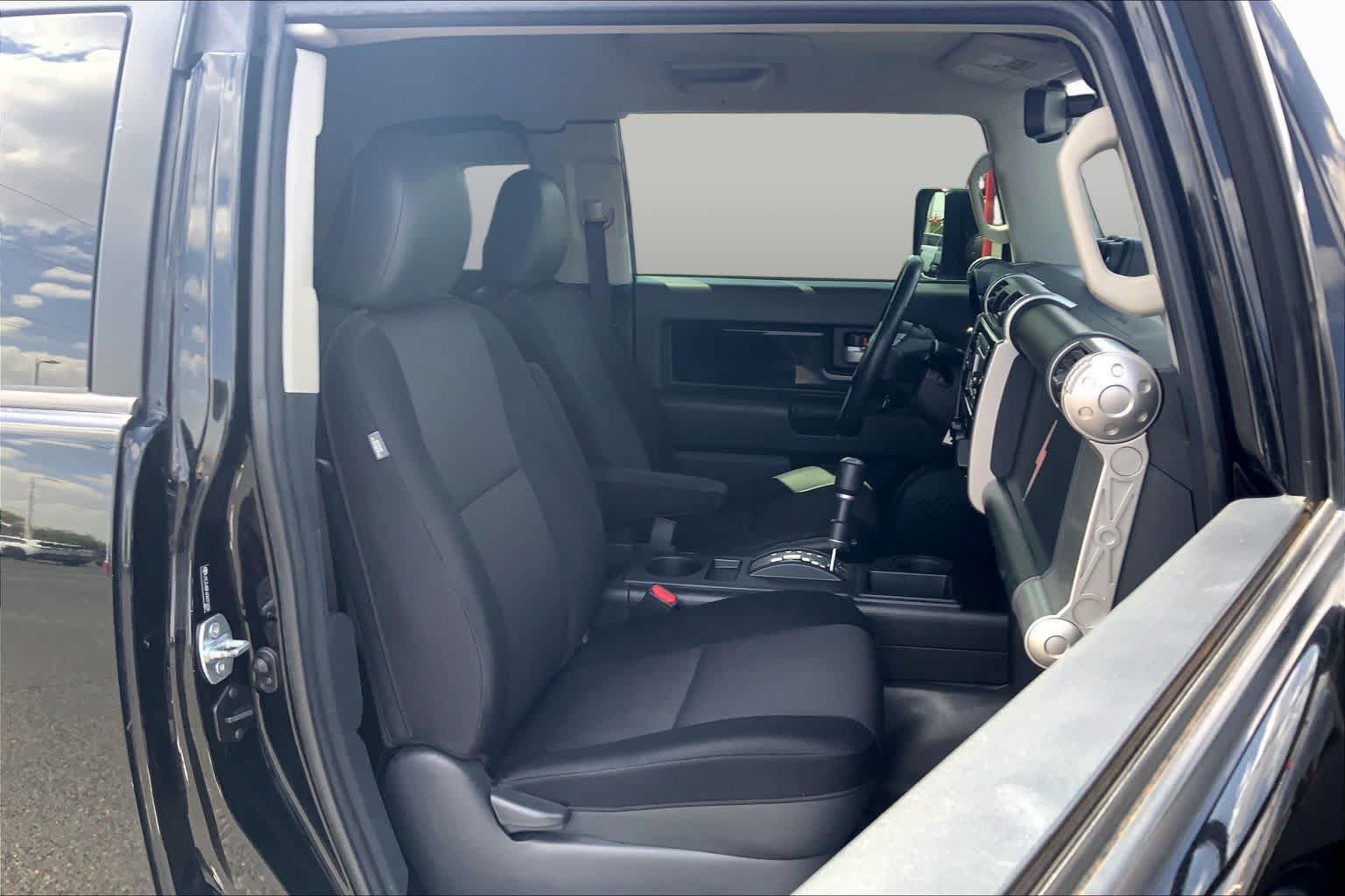 Used 2012 Toyota FJ Cruiser 2WD w/ Upgrade Pkg image 8