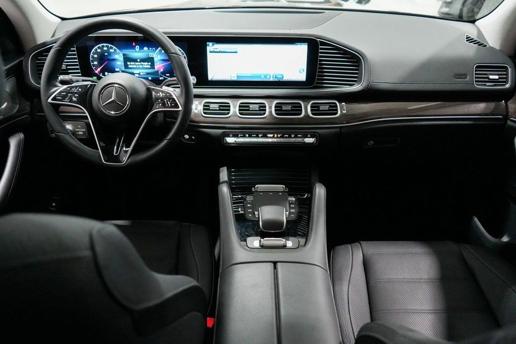 Used 2024 Mercedes-Benz GLS 450 4MATIC image 17