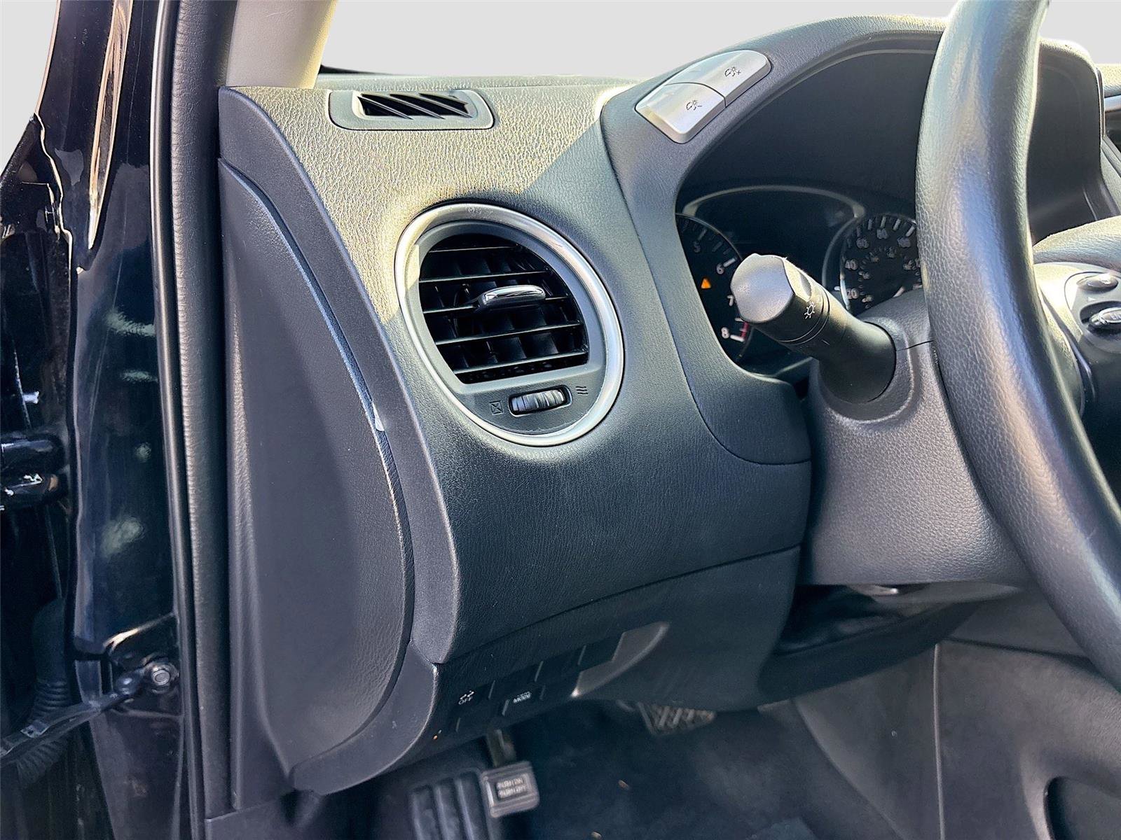 Used 2020 Nissan Pathfinder SV image 11