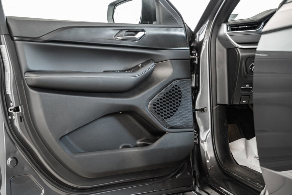 New 2025 Jeep Grand Cherokee Laredo X w/ Luxury Tech Group I image 36