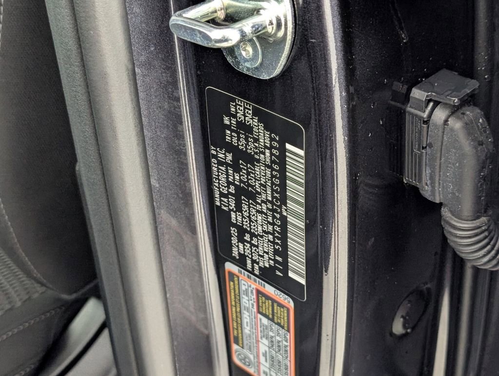 Used 2025 Kia Sorento LX image 28