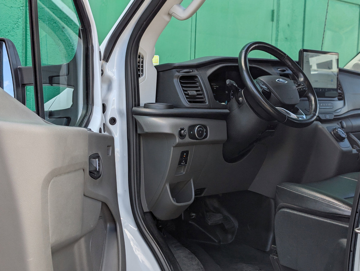 Used 2023 Ford E-Transit 148 High Roof image 19