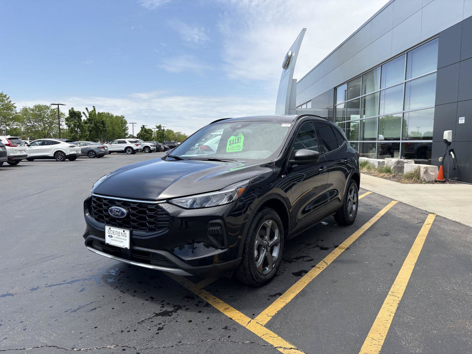 Used 2025 Ford Escape ST-Line AWD/4WD image 3