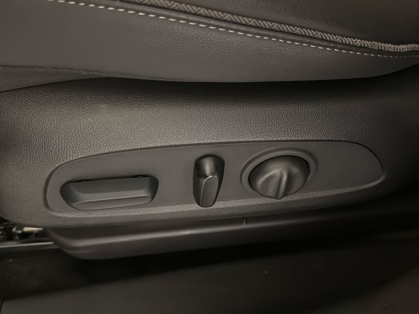 Certified 2023 Buick Encore GX Preferred w/ Cold Weather Comfort Package FWD image 10