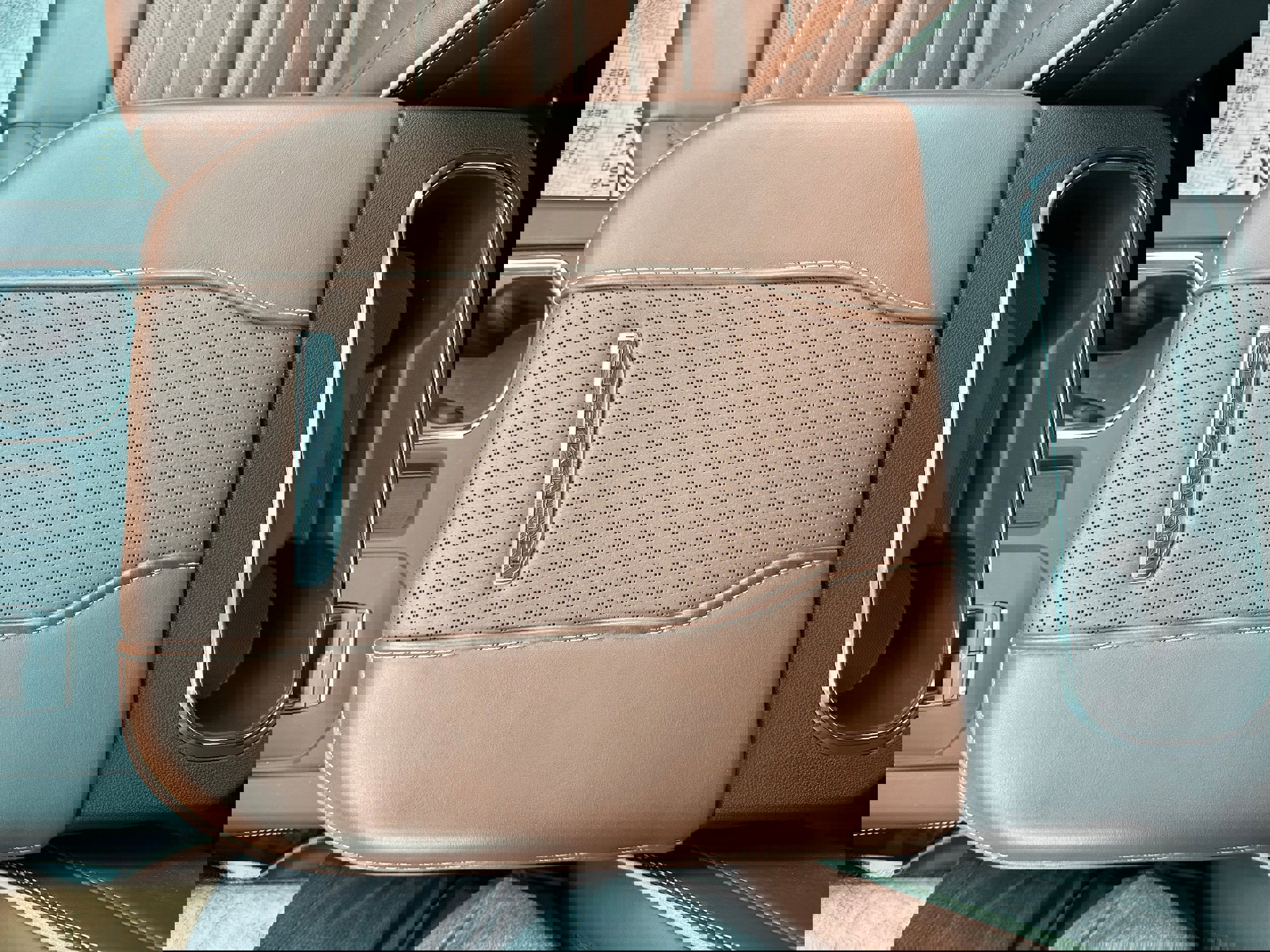 Used 2024 GMC Sierra 2500 Denali Ultimate image 8