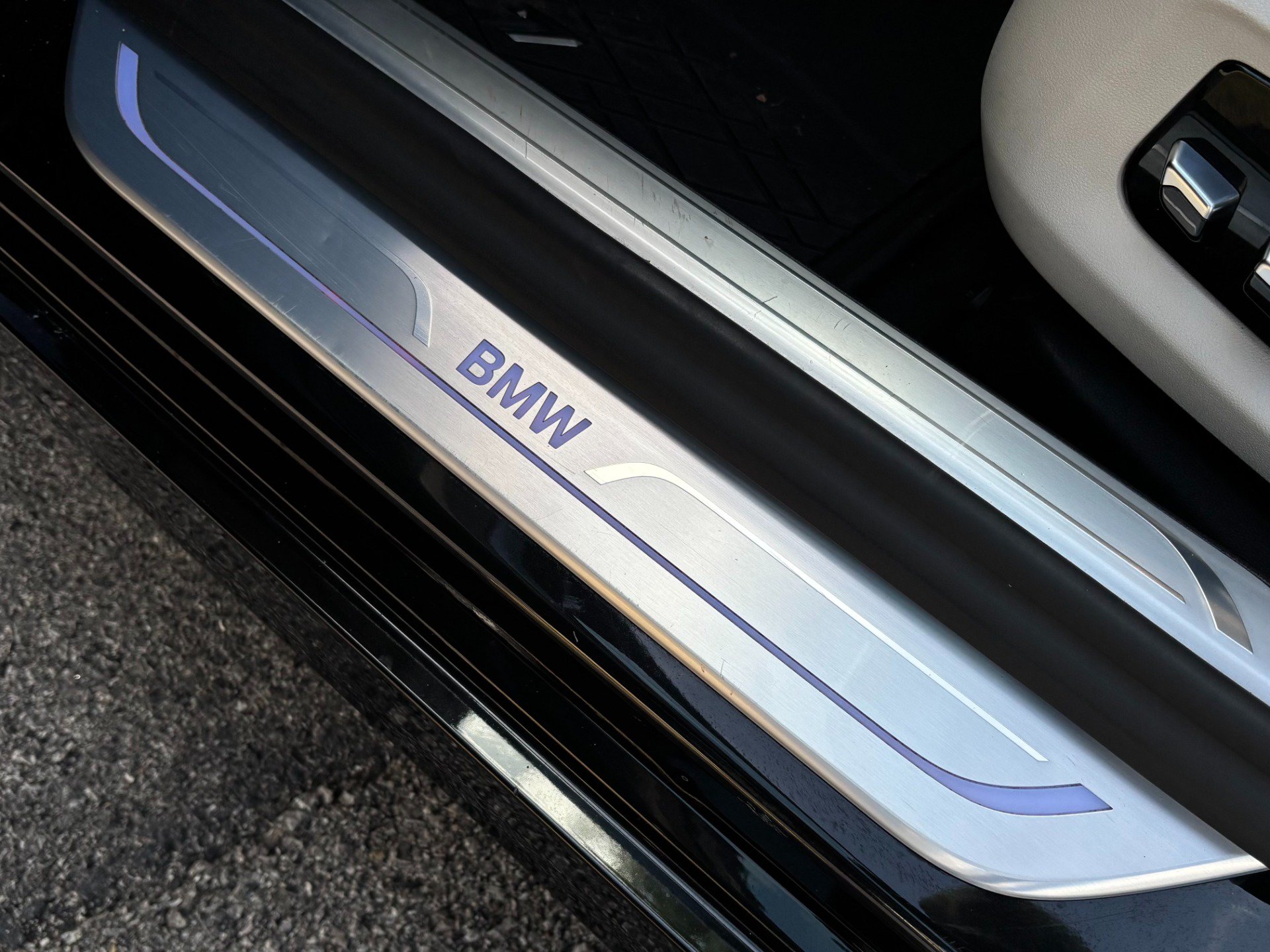 Used 2021 BMW 740i RWD image 25