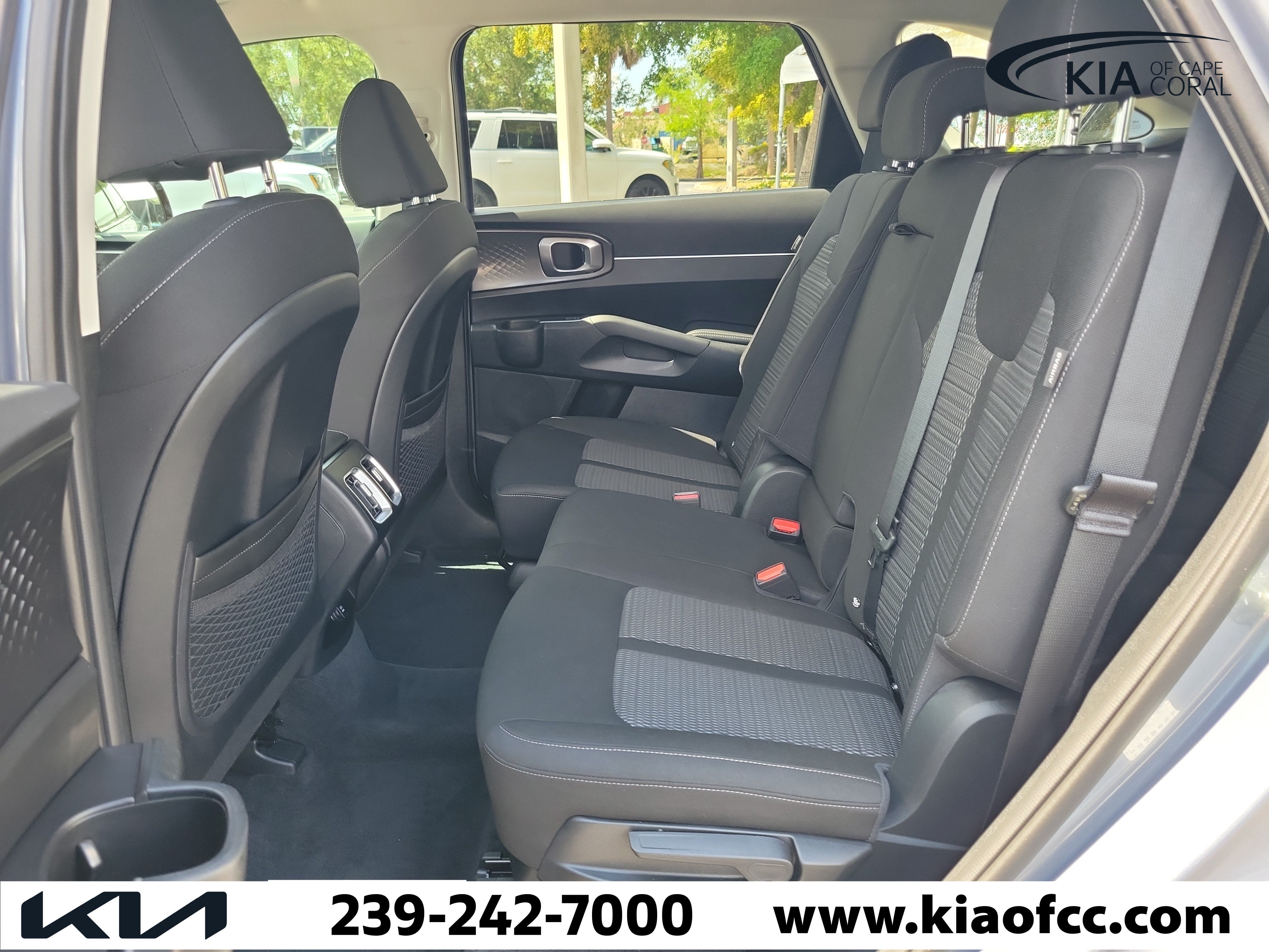 Certified 2025 Kia Sorento LX FWD image 12