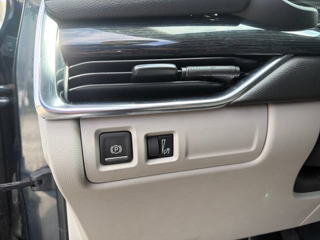 Used 2019 Cadillac XT4 Premium Luxury AWD/4WD image 13