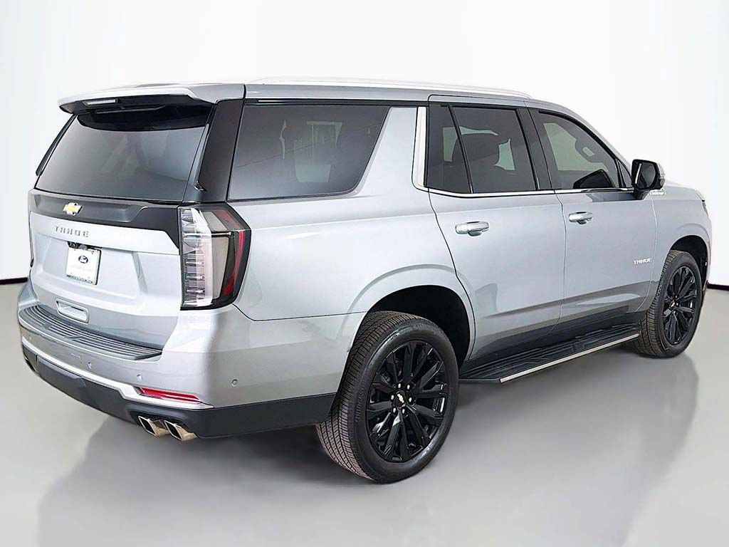 Used 2025 Chevrolet Tahoe High Country AWD/4WD image 14
