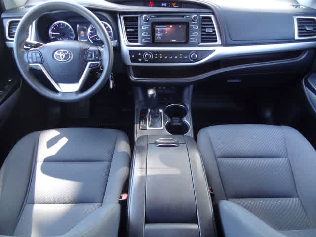 Used 2019 Toyota Highlander LE AWD/4WD image 12