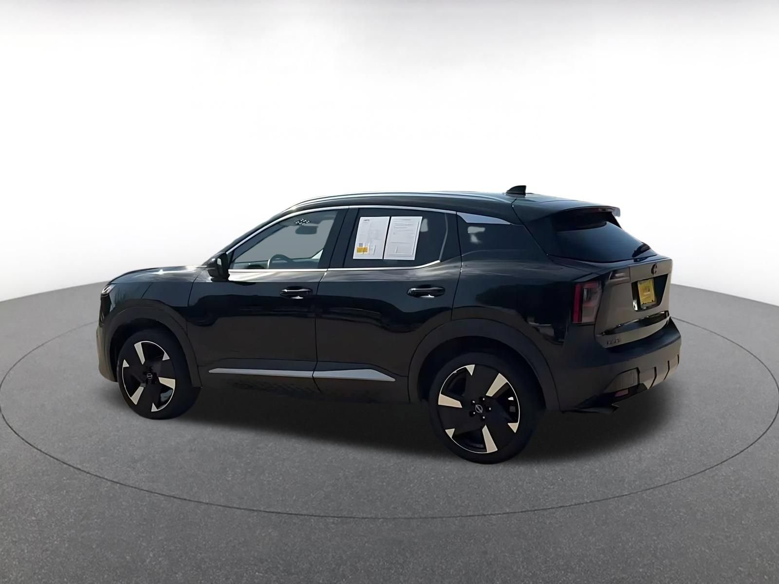 Used 2026 Nissan Kicks SR AWD/4WD image 9