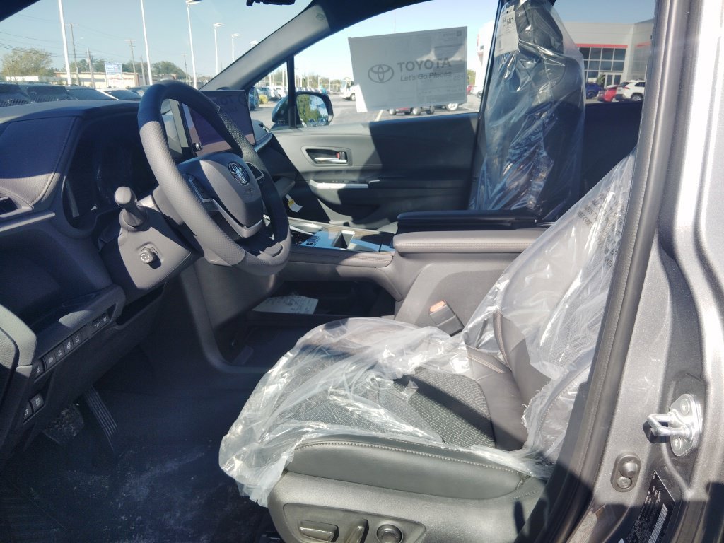 New 2026 Toyota Sienna Platinum AWD/4WD image 7