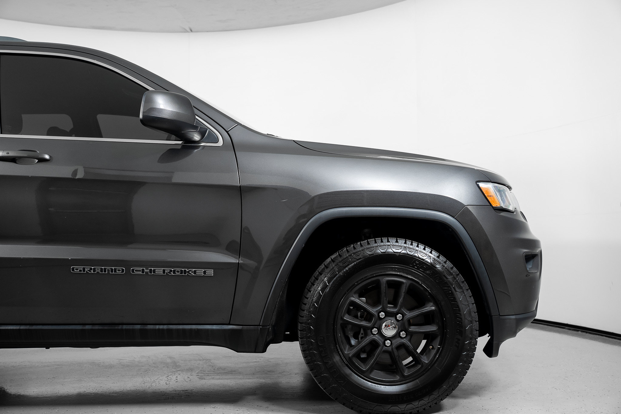Used 2018 Jeep Grand Cherokee Laredo RWD image 4
