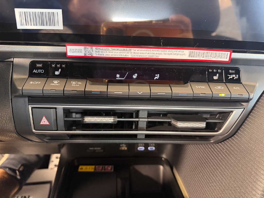 New 2026 Toyota Camry Hybrid FWD image 14