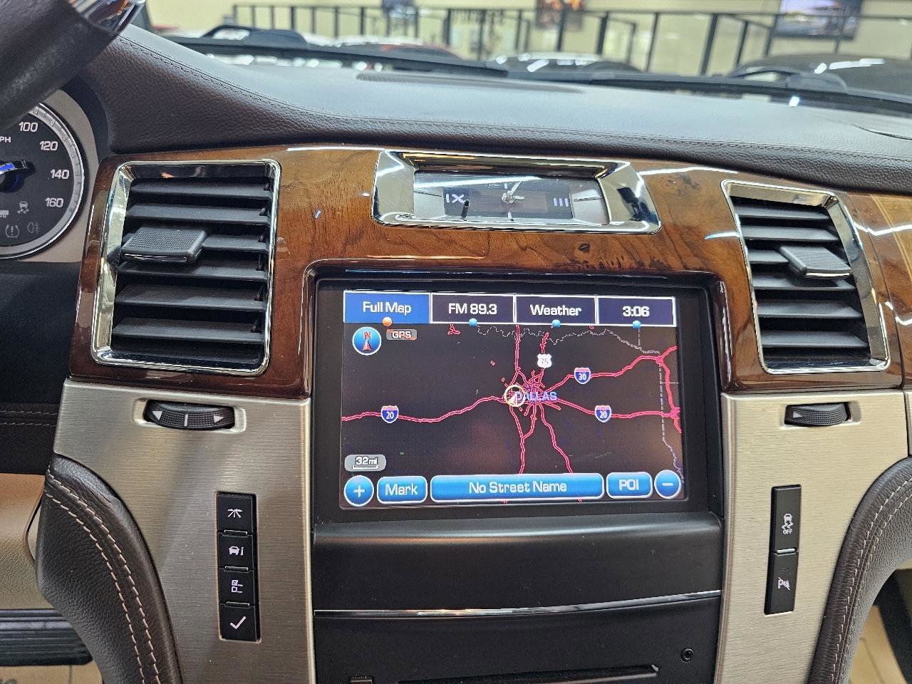 Used 2014 Cadillac Escalade Platinum AWD/4WD image 32