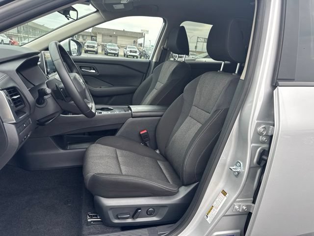 Used 2025 Nissan Rogue SV FWD image 18