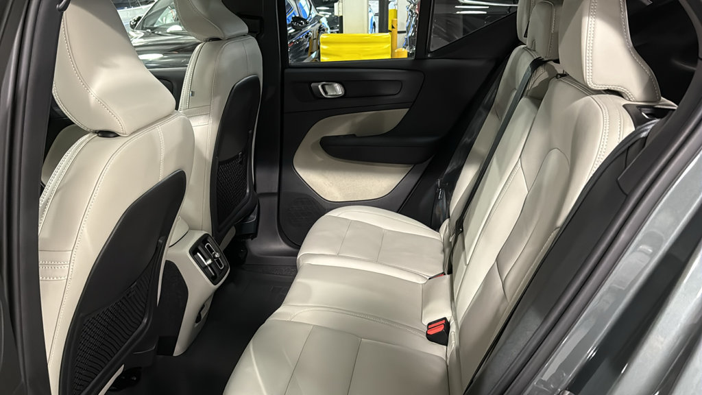 Certified 2026 Volvo XC40 B5 Plus AWD/4WD image 22