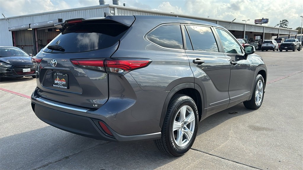 Used 2023 Toyota Highlander LE image 7