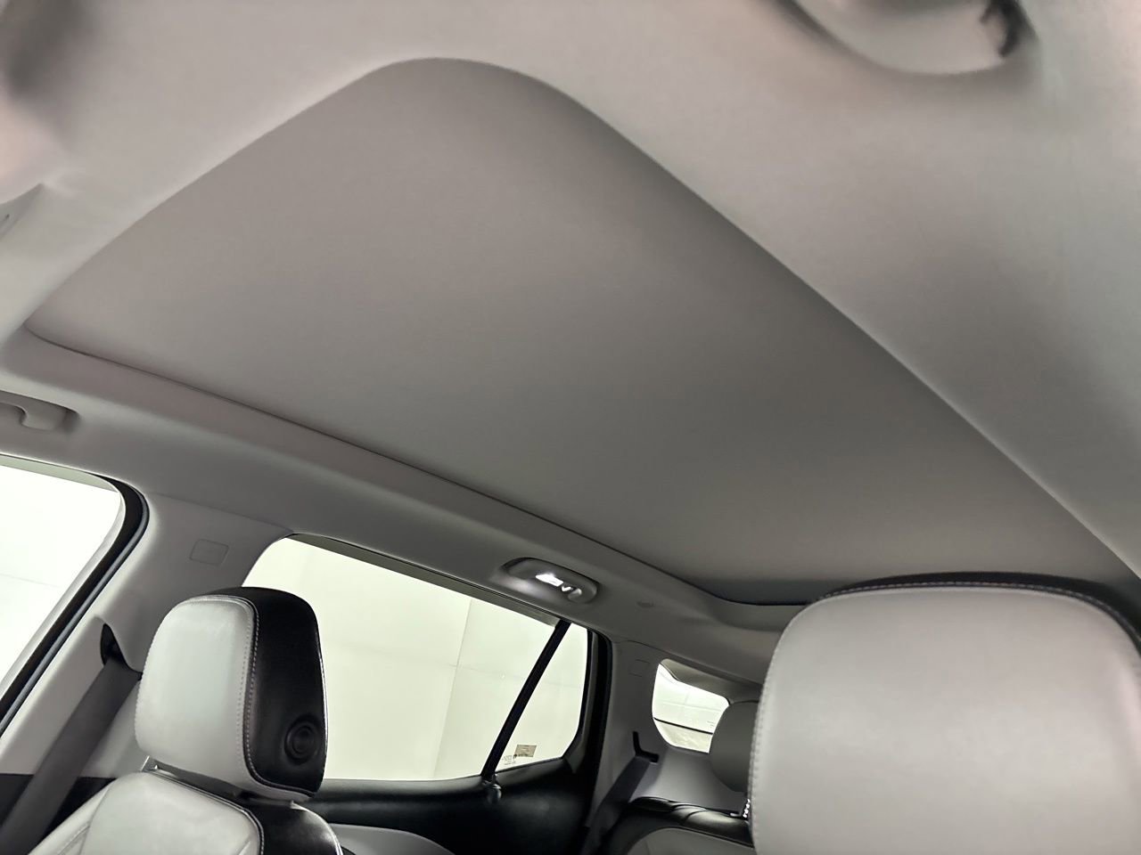 Used 2022 GMC Terrain SLT w/ LPO, Floor Liner Package image 11
