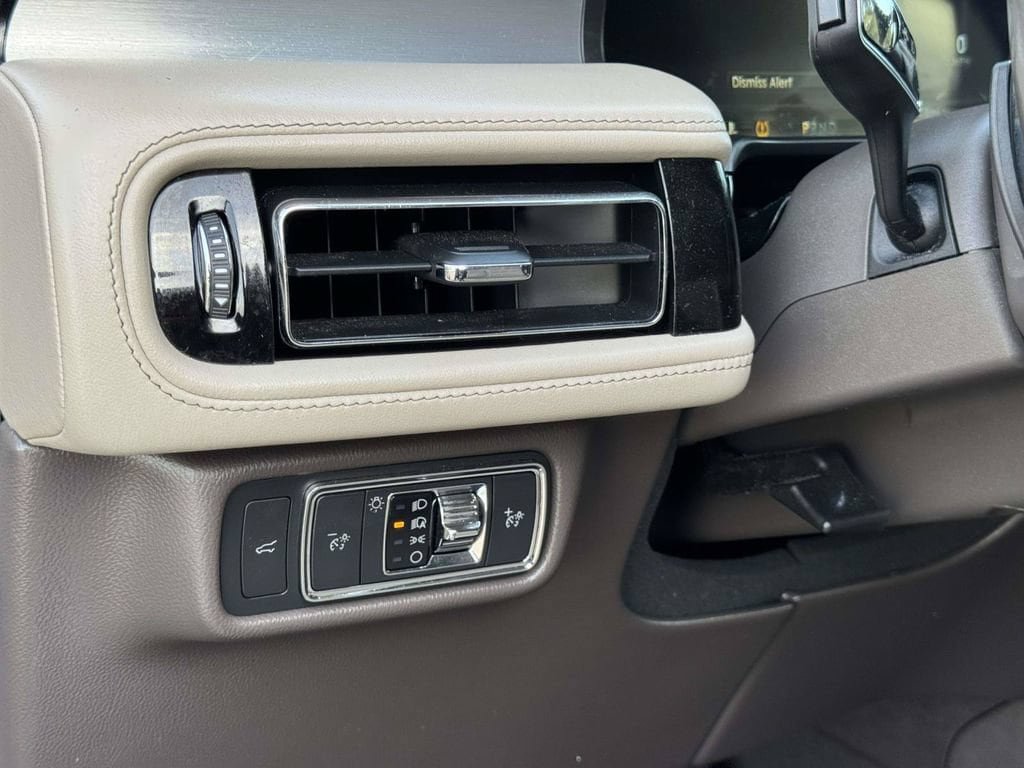 Used 2021 Lincoln Aviator AWD w/ Elements Package image 10