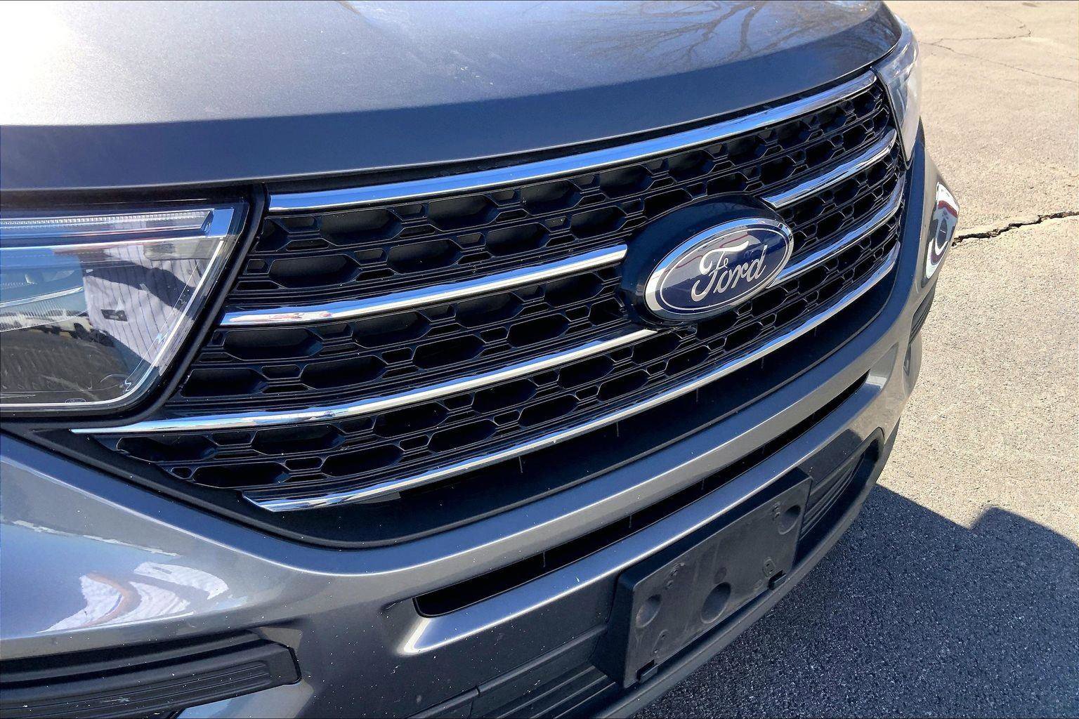 Used 2022 Ford Explorer XLT image 26