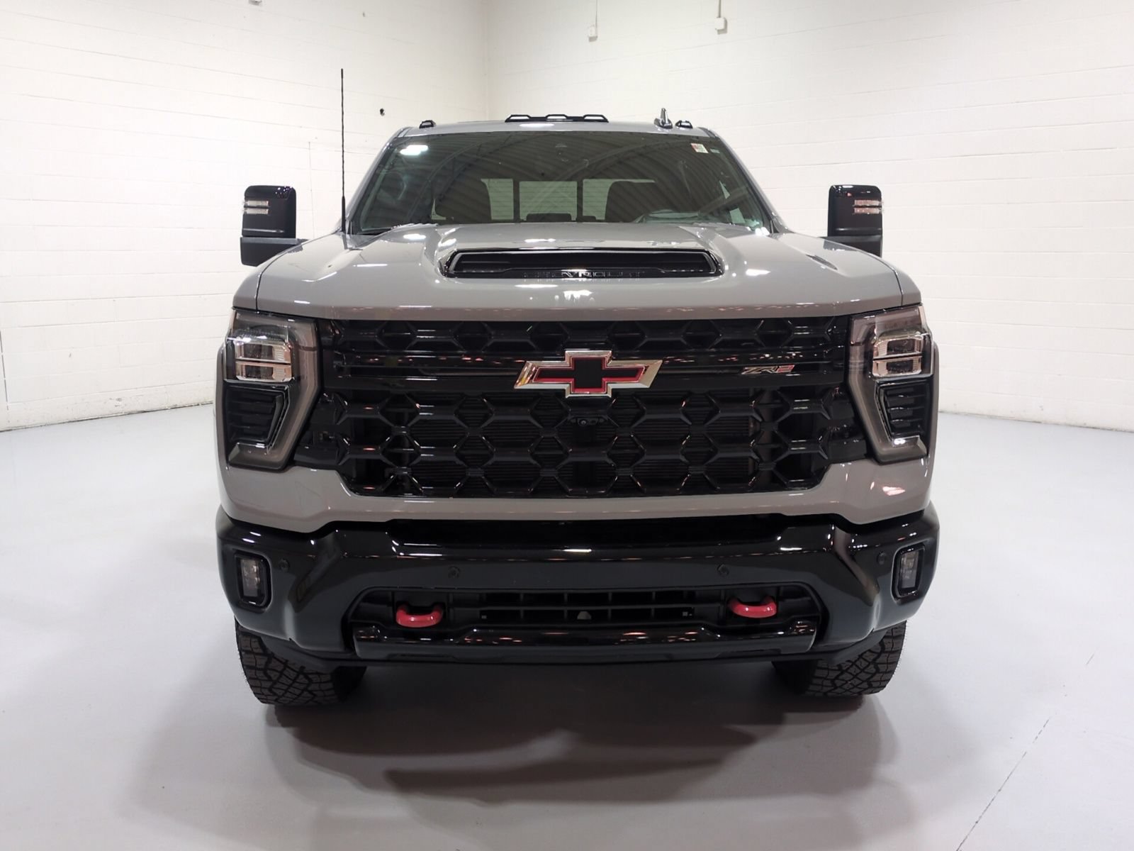 Used 2025 Chevrolet Silverado 2500 ZR2 w/ Technology Package AWD/4WD image 11