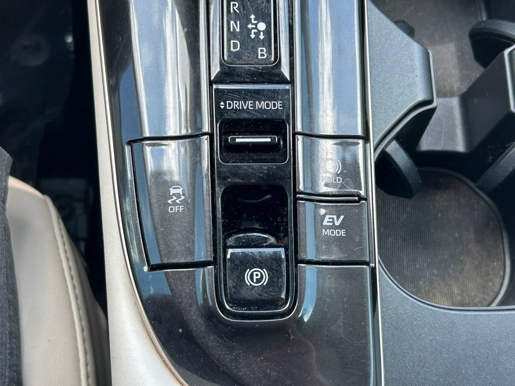 Used 2024 Toyota Crown AWD/4WD image 31