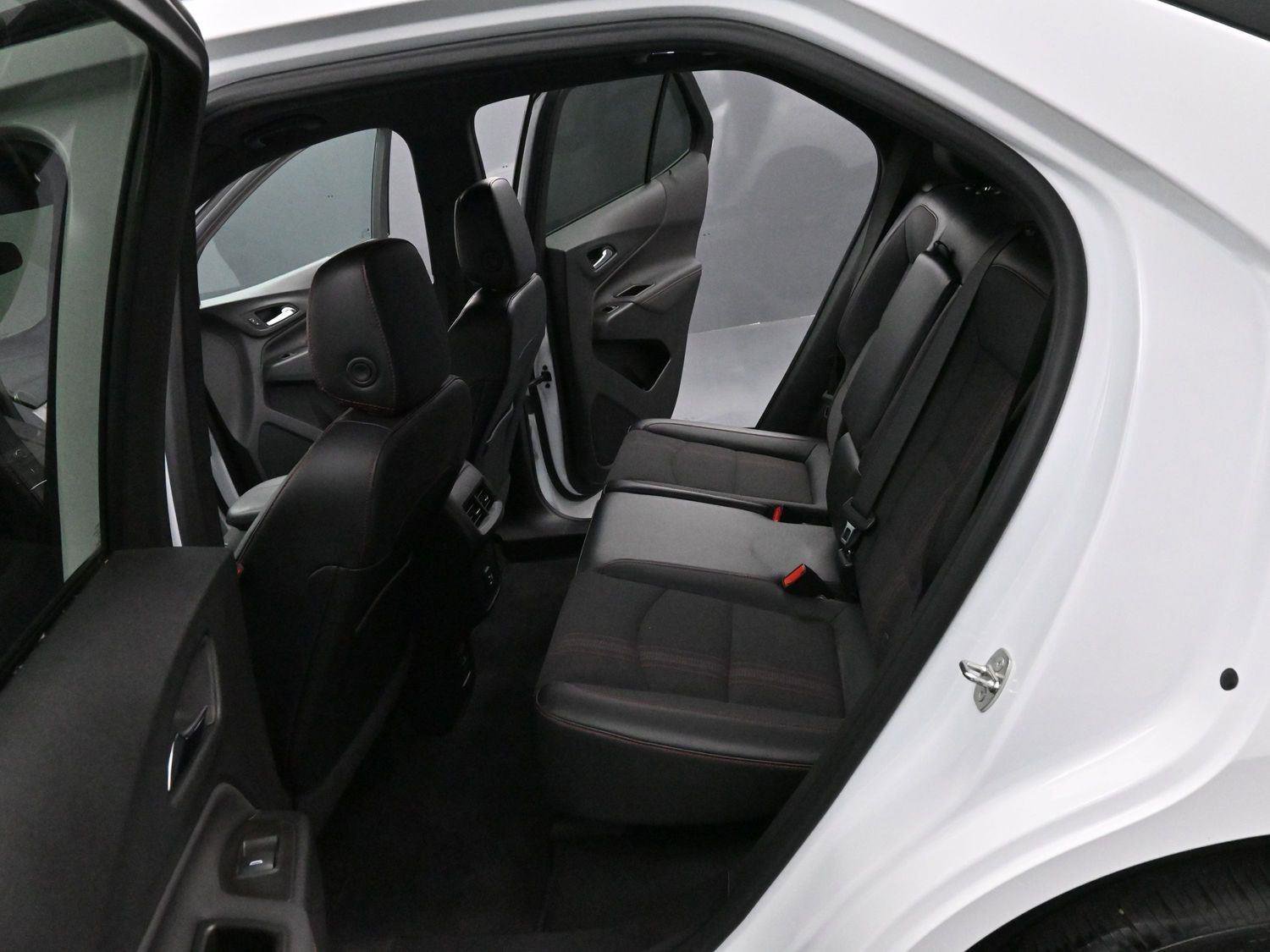 Used 2023 Chevrolet Equinox RS image 27