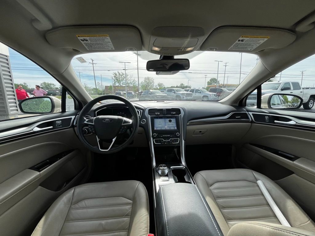 Used 2018 Ford Fusion SE w/ Fusion SE Technology Package FWD image 10