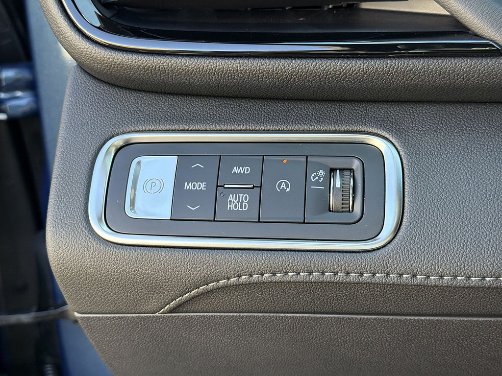 Used 2025 Buick Enclave Avenir w/ Super Cruise Package AWD/4WD image 17
