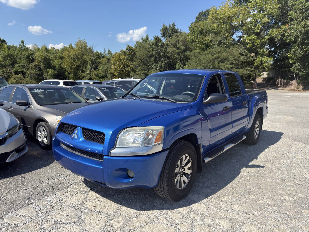Used 2007 Mitsubishi Raider LS RWD image 2