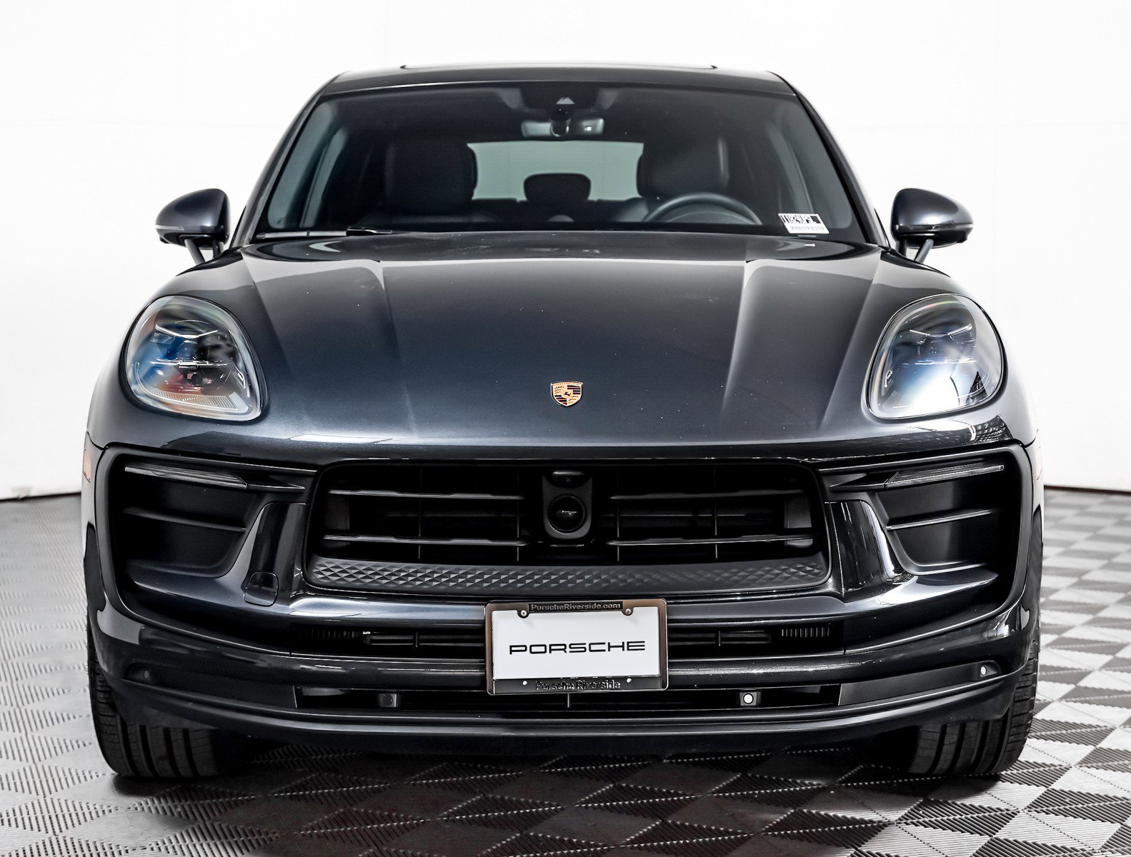 Certified 2025 Porsche Macan AWD/4WD image 7