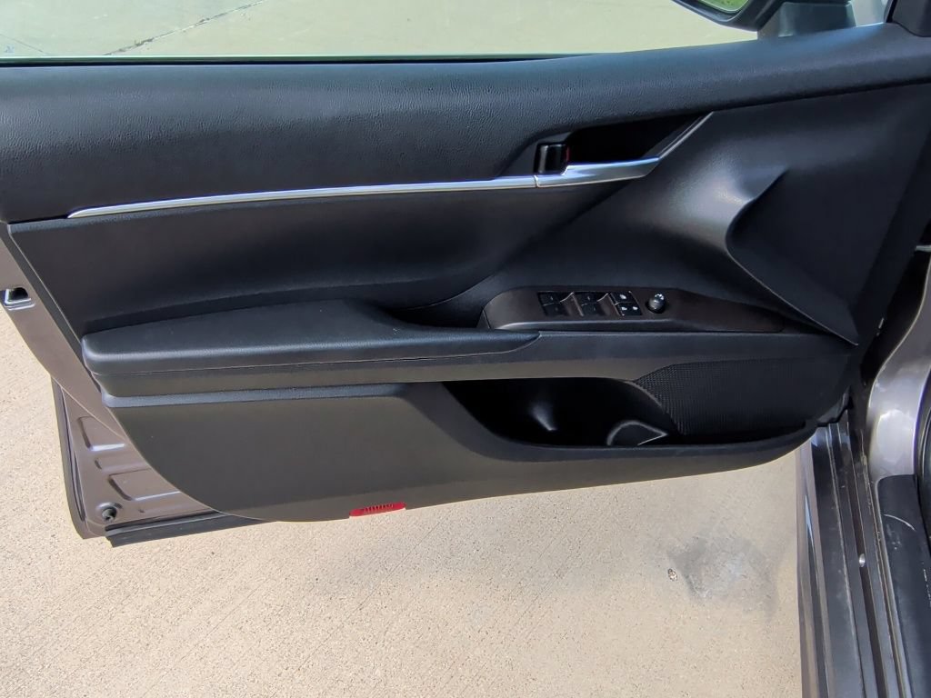 Used 2022 Toyota Camry SE FWD image 10
