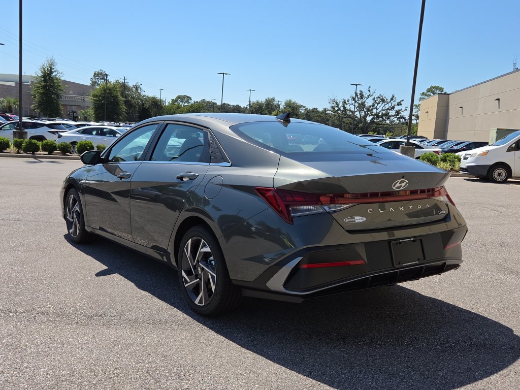 New 2026 Hyundai Elantra Limited FWD image 6
