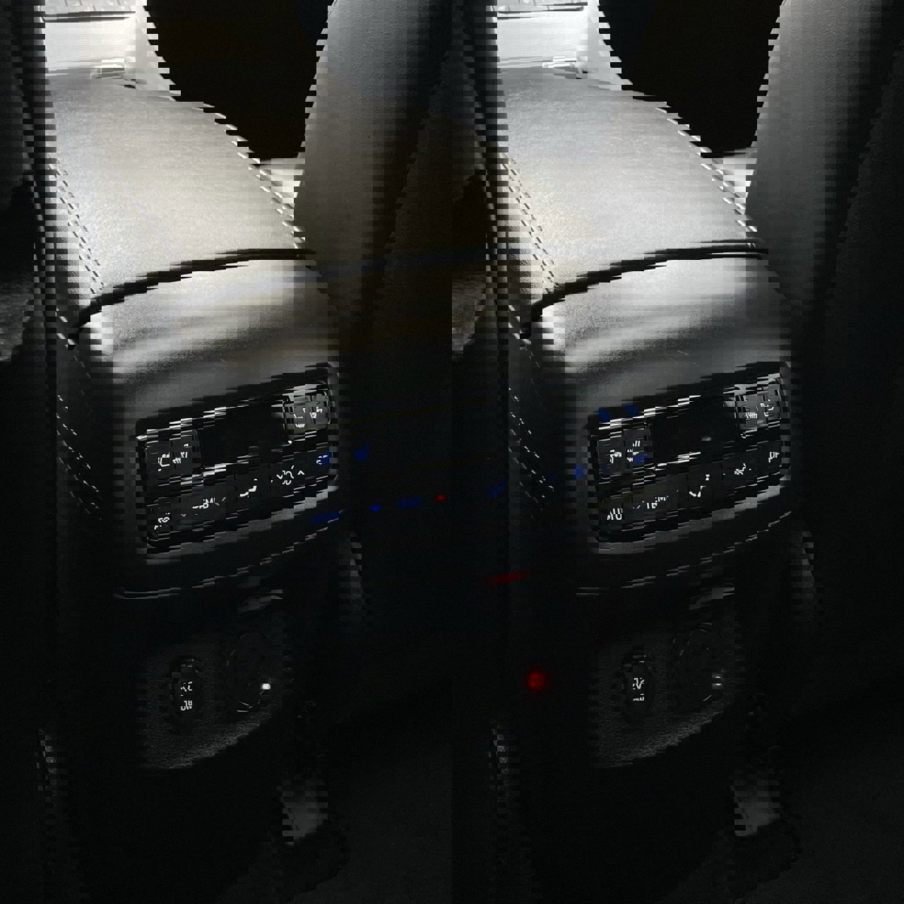 Used 2024 Hyundai Palisade Calligraphy image 24