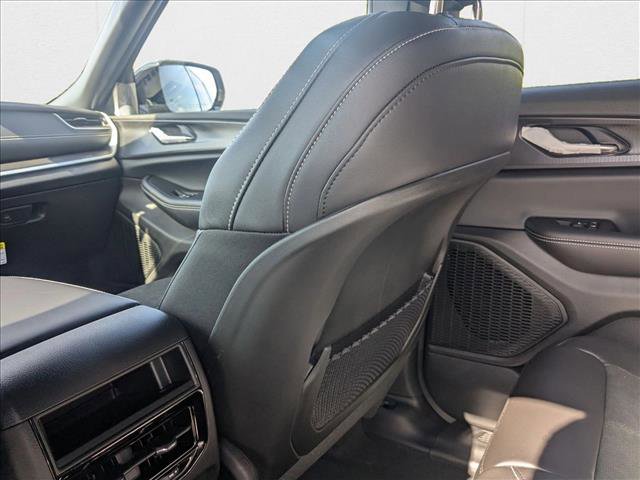 New 2025 Jeep Grand Cherokee Altitude image 16