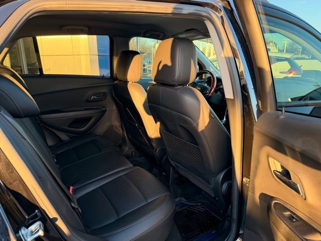 Used 2021 Chevrolet Trax LT w/ Redline Edition image 18