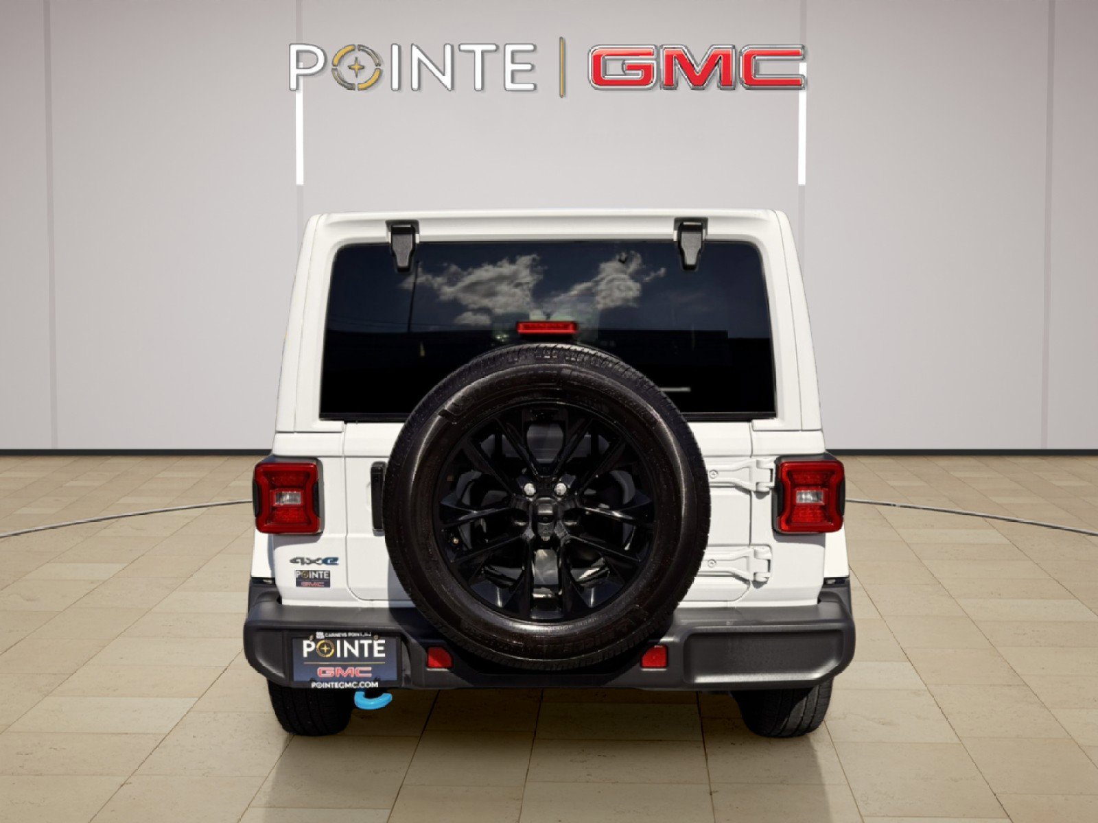 Used 2024 Jeep Wrangler Sahara image 9