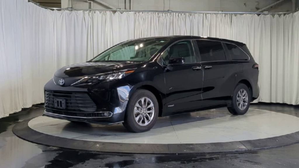 Used 2021 Toyota Sienna XLE FWD image 5